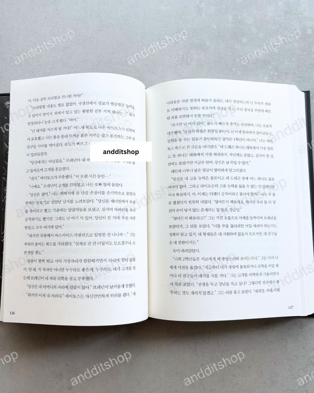 Onyx Storm (Korean First Edition) Art Dust Jacket Limited